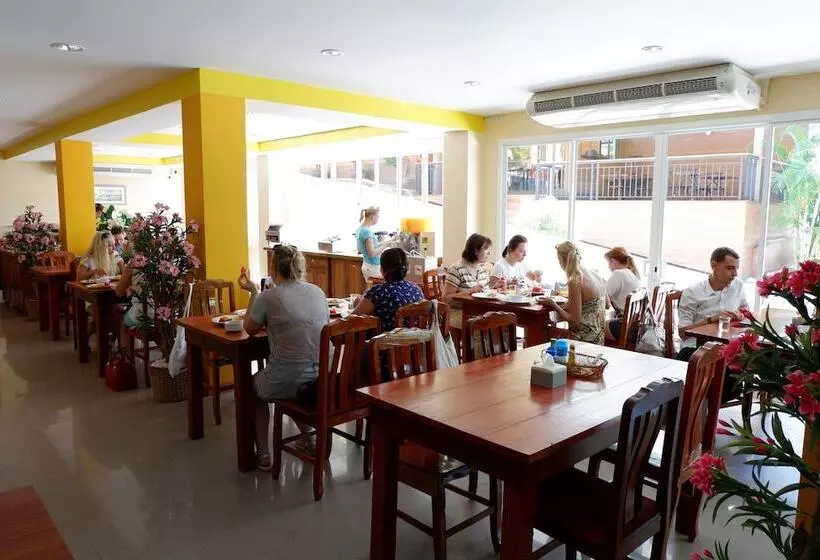 Отель Karon Village