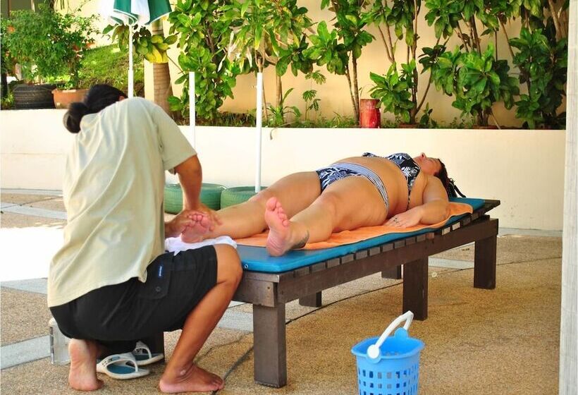 فندق Karon Village