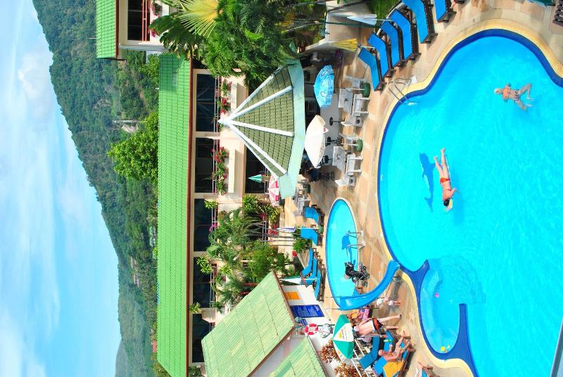 فندق Karon Village