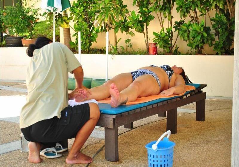 فندق Karon Village