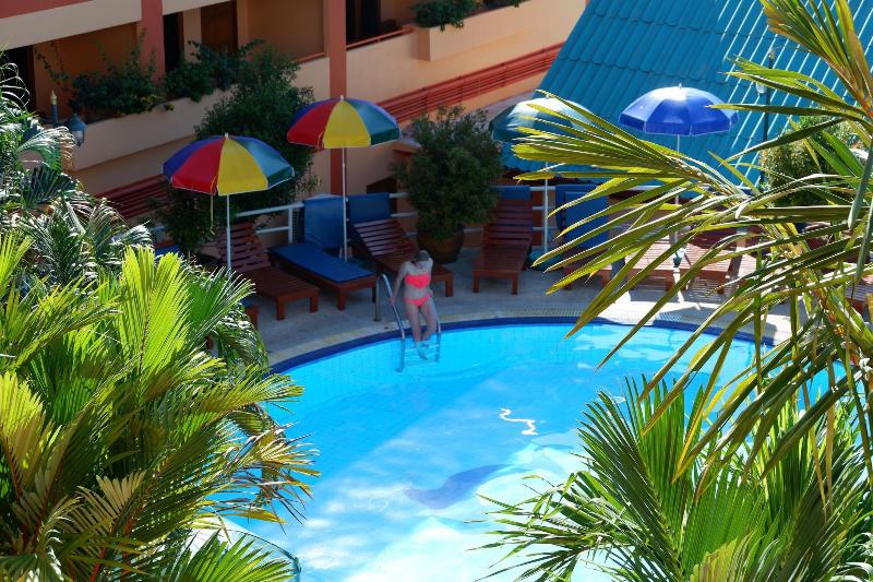 فندق Karon Village