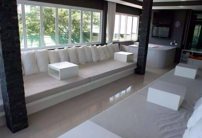 בית מלון כפרי Marina Residence