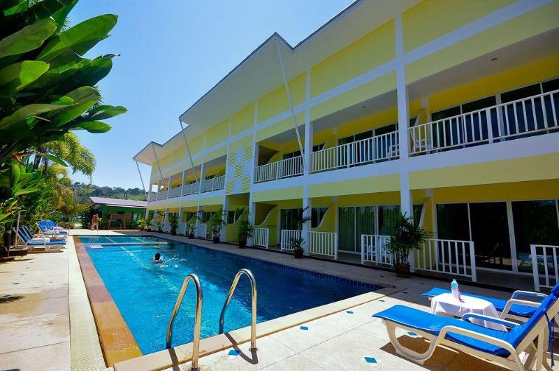 בית מלון כפרי Phuket Airport Sonwa Resort