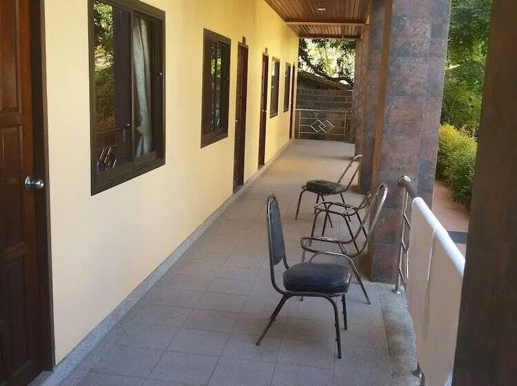 בית מלון כפרי S.p.chaweng Palace