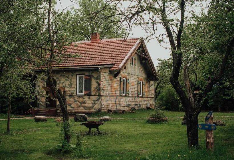 پانسیون Sunny Nights Homestead Historic House