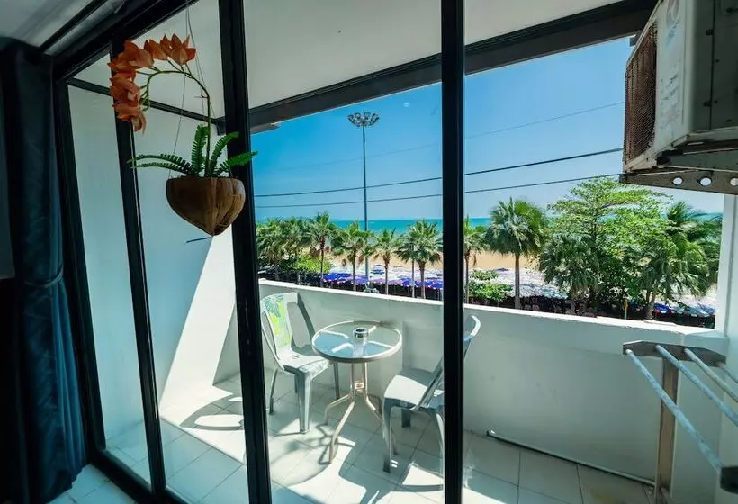 Hotelli Happy Jomtien   Beachfront