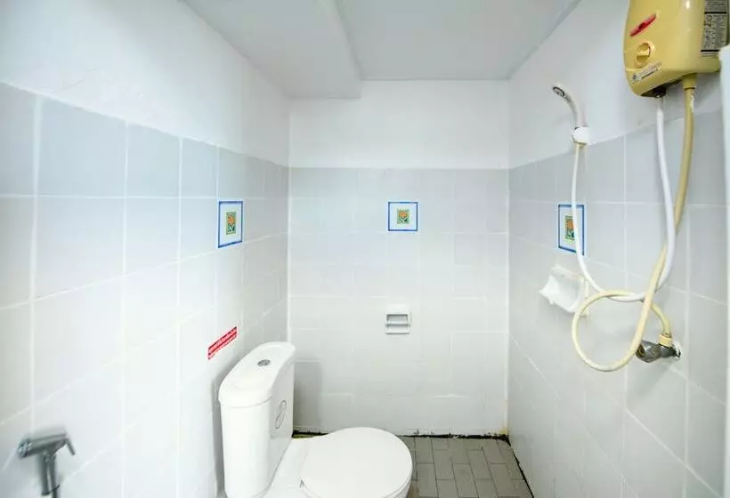 Hotelli Happy Jomtien   Beachfront