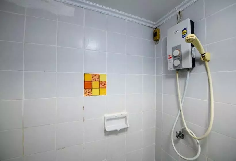 Hotelli Happy Jomtien   Beachfront