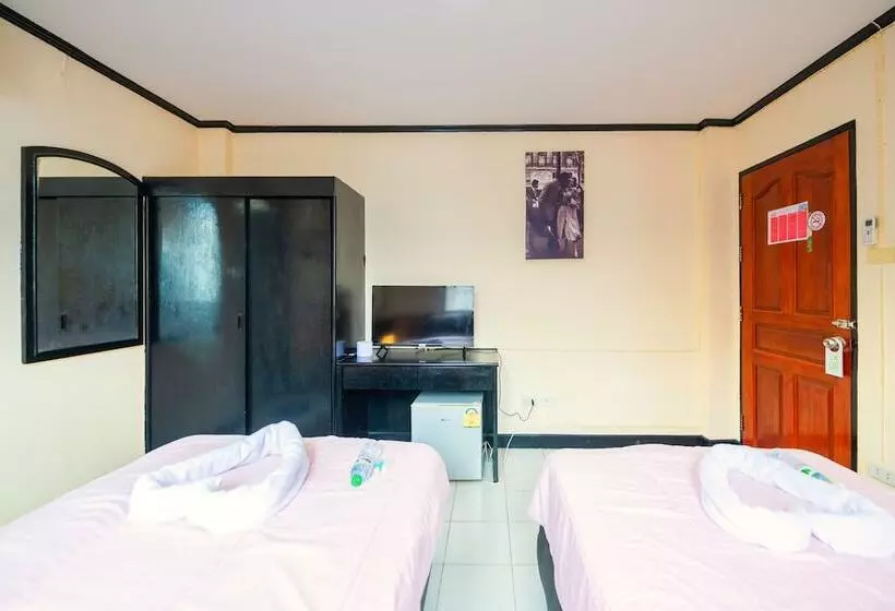 Hotelli Happy Jomtien   Beachfront