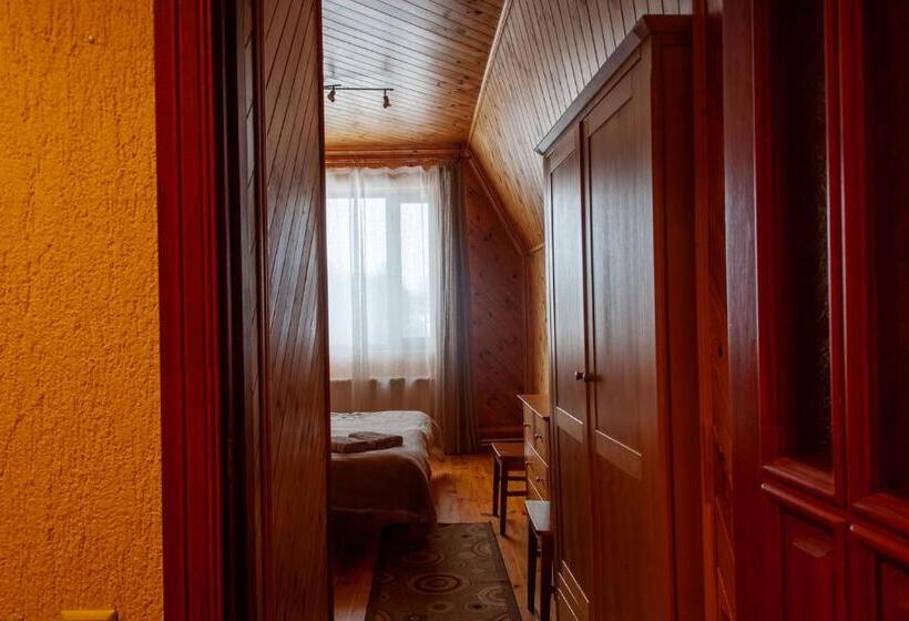 پانسیون Buru Guru Viesu Nams Zīdu Kolns