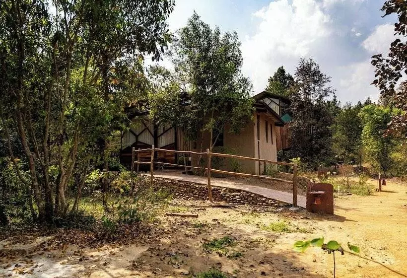 リゾートホテル Kanha Jungle Camp