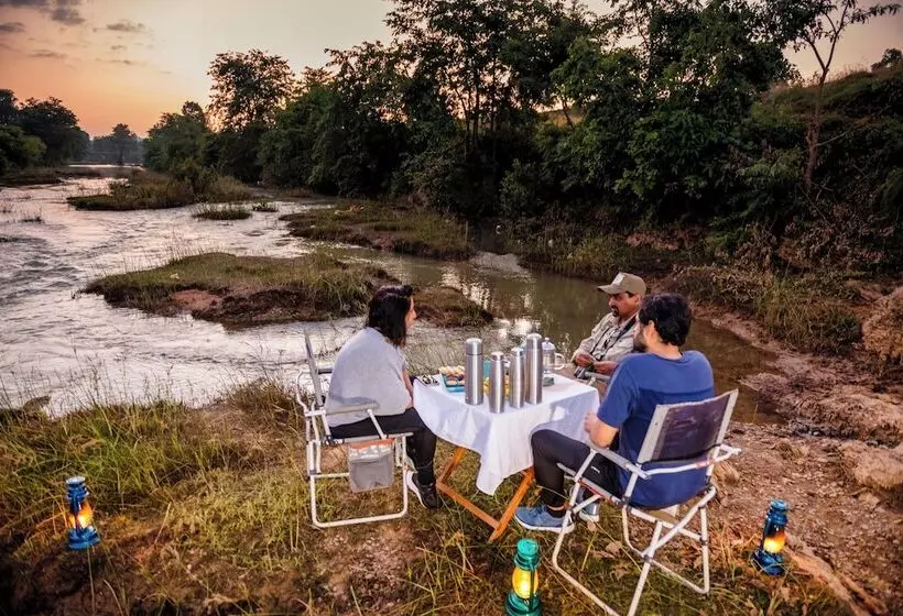 リゾートホテル Kanha Jungle Camp
