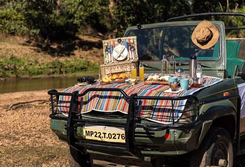 リゾートホテル Kanha Jungle Camp