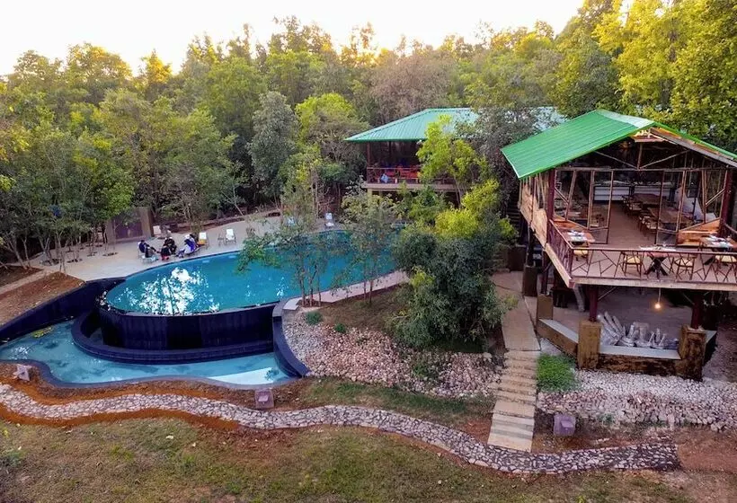 リゾートホテル Kanha Jungle Camp