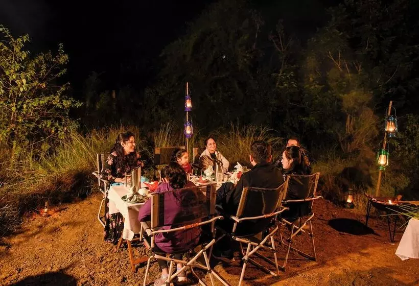 リゾートホテル Kanha Jungle Camp