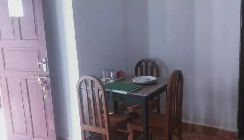 ペンション Alexmarie Guest House 5 Min To Candolim Beach