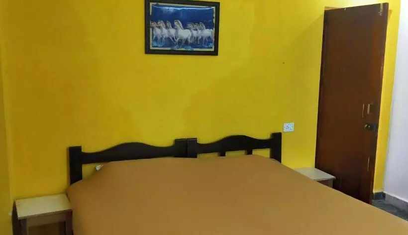 ペンション Alexmarie Guest House 5 Min To Candolim Beach
