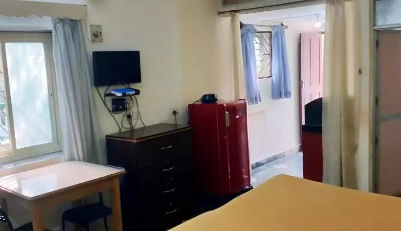 ペンション Alexmarie Guest House 5 Min To Candolim Beach