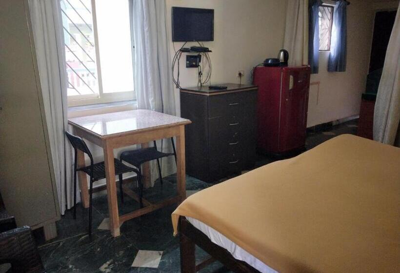 Panzió Alexmarie Guest House 5 Min To Candolim Beach