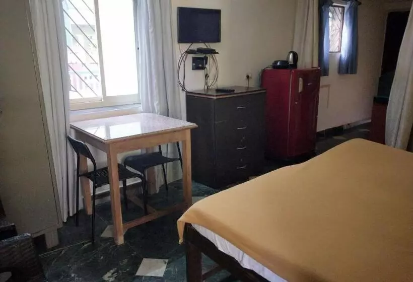 ペンション Alexmarie Guest House 5 Min To Candolim Beach