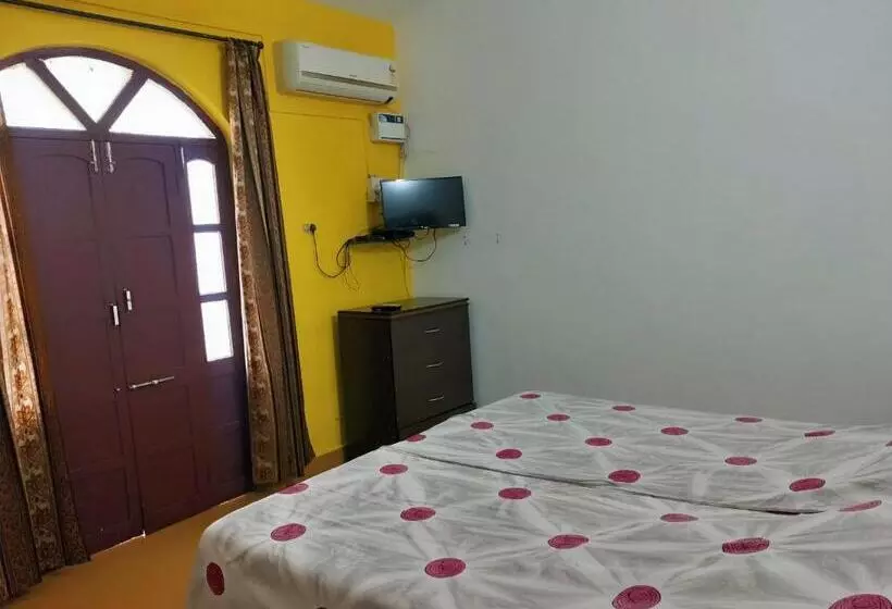 ペンション Alexmarie Guest House 5 Min To Candolim Beach