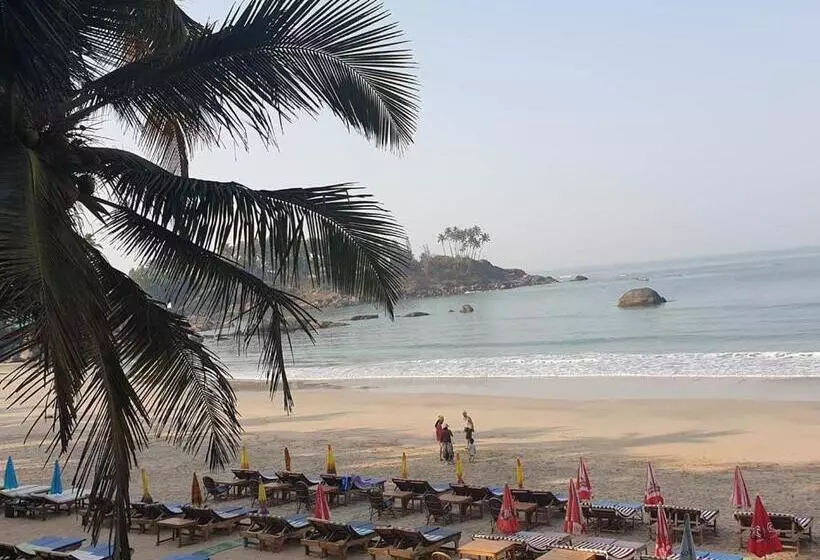 ペンション Alexmarie Guest House 5 Min To Candolim Beach