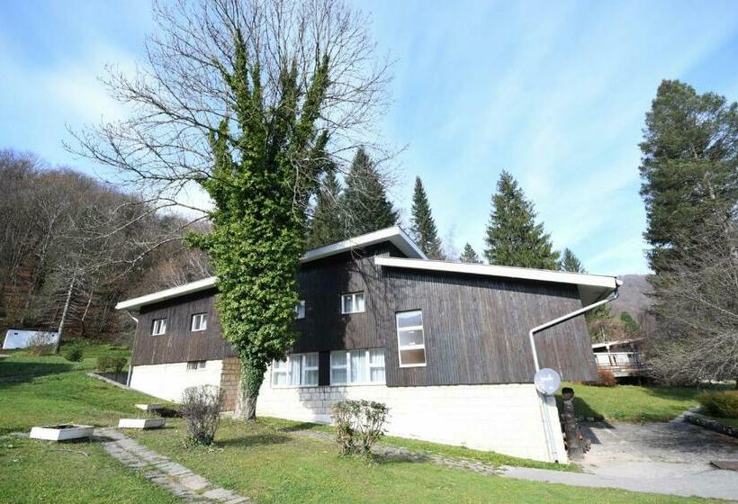 هاستل Np Sutjeska Paviljon A