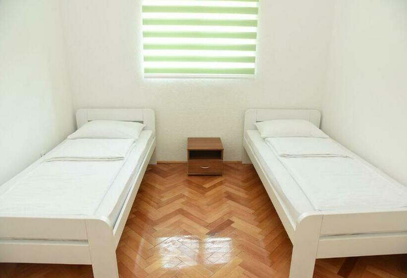 هاستل Np Sutjeska Paviljon A