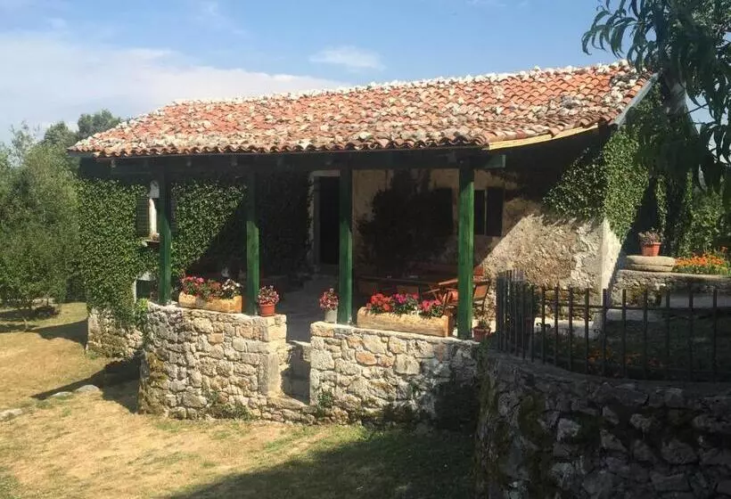 هاستل Old House Nilovic