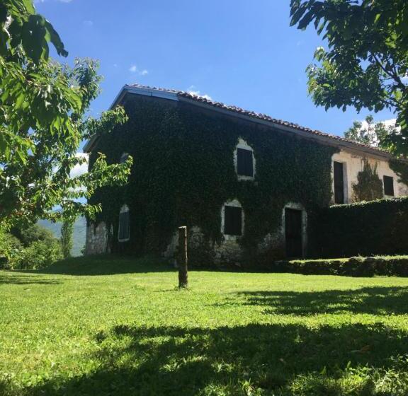 هاستل Old House Nilovic