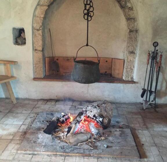 هاستل Old House Nilovic