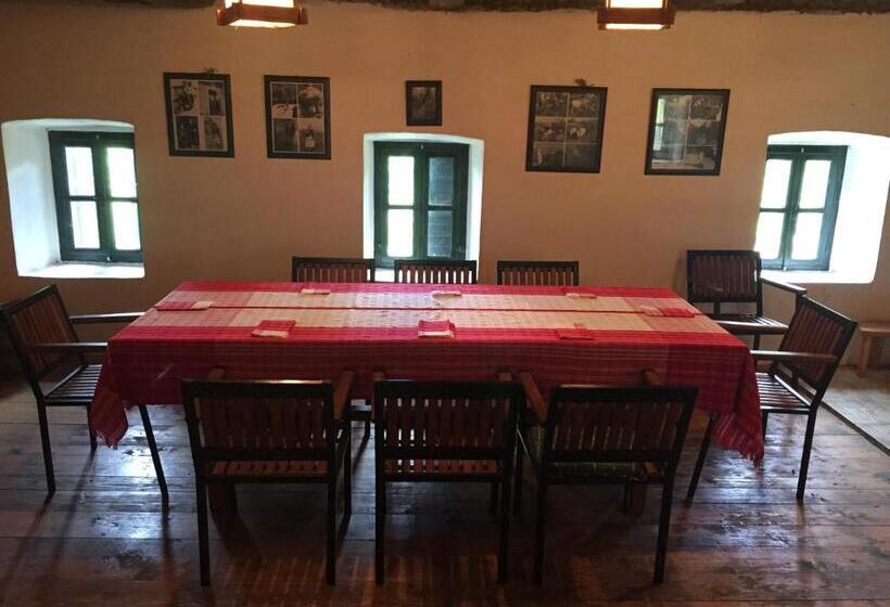 هاستل Old House Nilovic