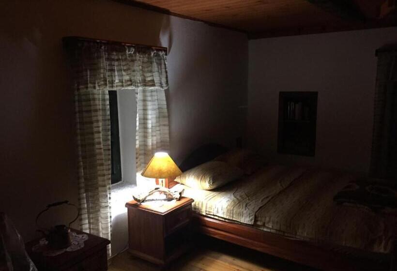 هاستل Old House Nilovic