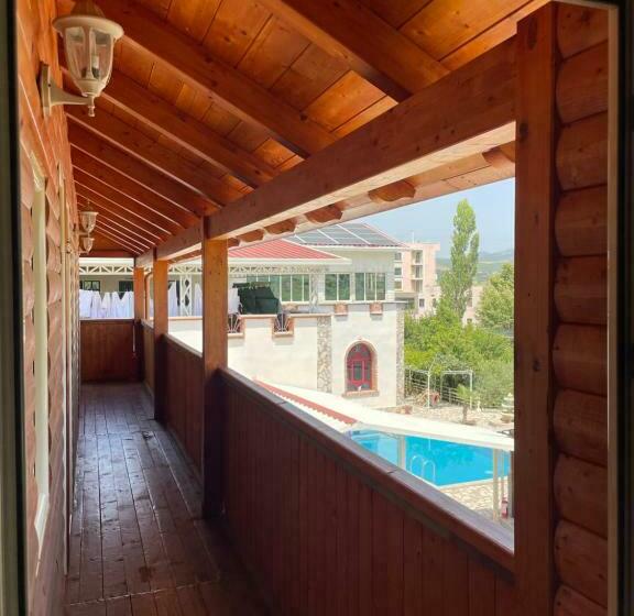 호스텔 Vila Livio   Guest House Rreshen Mirdite