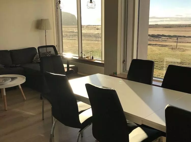 تختخواب و صبحانه Guesthouse Rauðafell