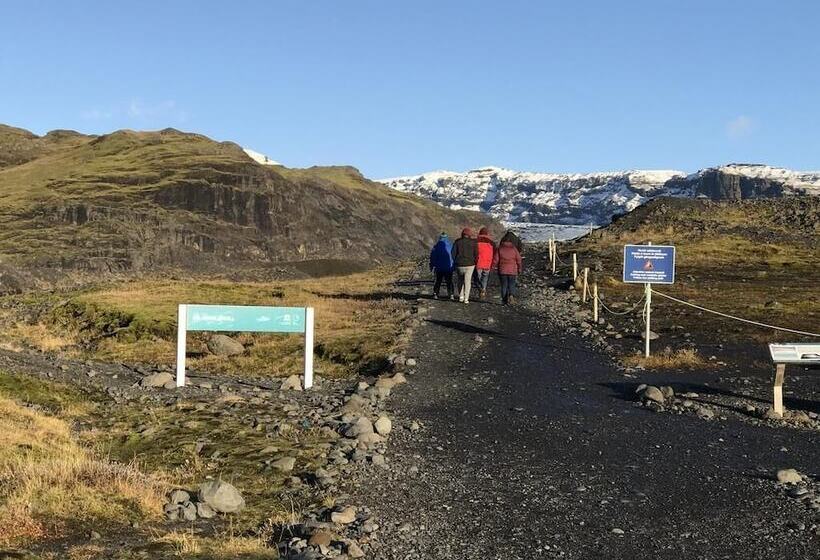 تختخواب و صبحانه Guesthouse Rauðafell