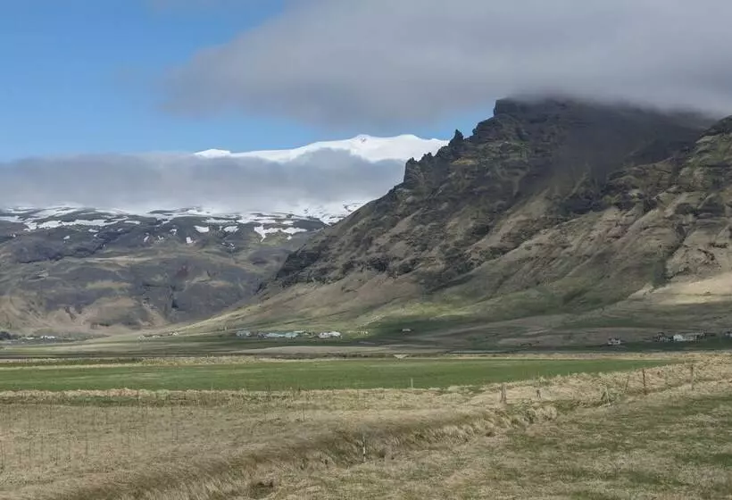 تختخواب و صبحانه Guesthouse Rauðafell