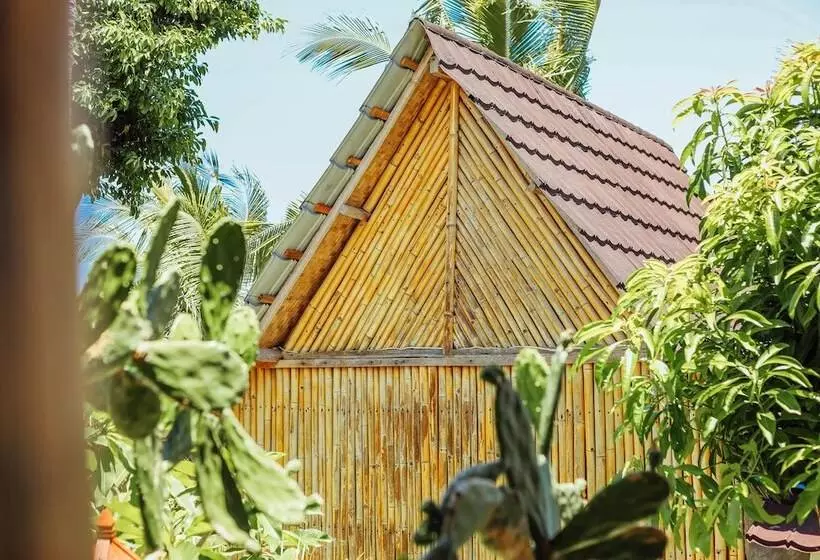 ペンション Atuh Forest Cottage