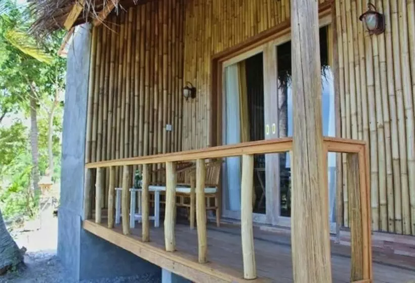 ペンション Atuh Forest Cottage