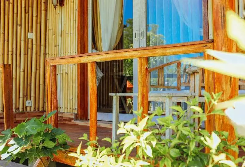 ペンション Atuh Forest Cottage