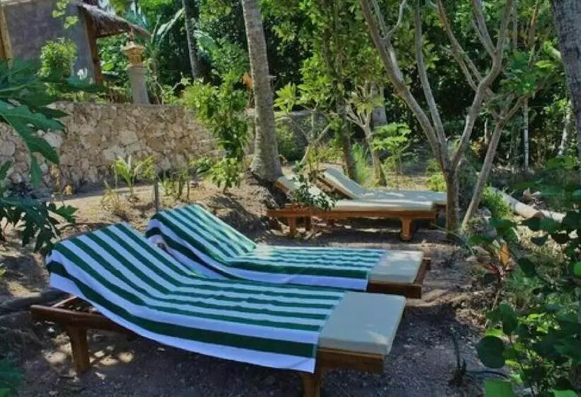 ペンション Atuh Forest Cottage