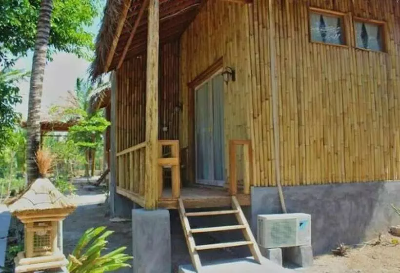 ペンション Atuh Forest Cottage