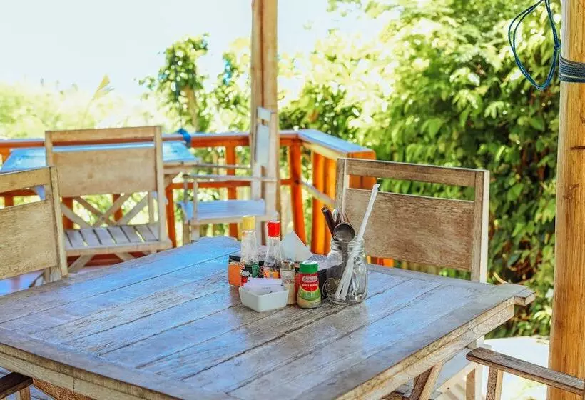 ペンション Atuh Forest Cottage