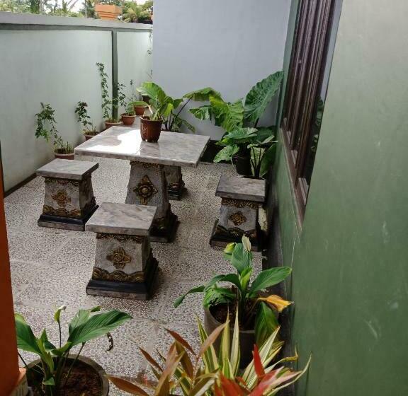 بنسيون Ibu Ana Homestay