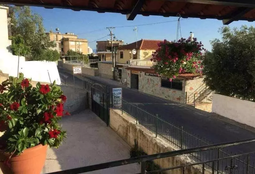 پانسیون Joni S House