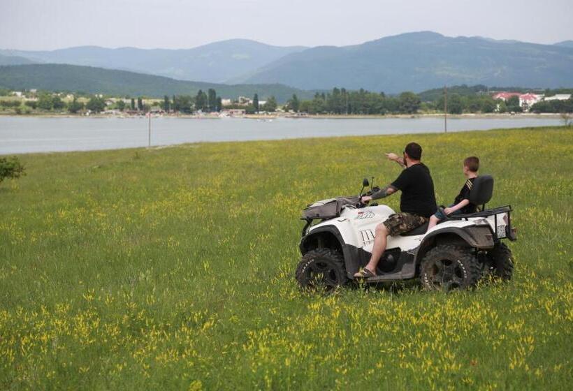 هتل Laguna Beach Club Bazaleti Lake