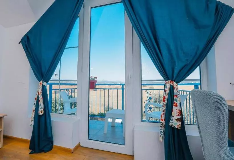 هتل Laguna Beach Club Bazaleti Lake