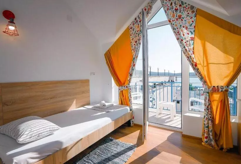 هتل Laguna Beach Club Bazaleti Lake