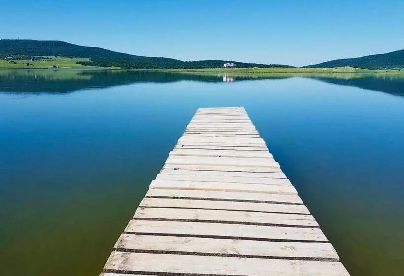 هتل Laguna Beach Club Bazaleti Lake