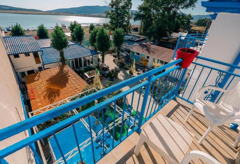 هتل Laguna Beach Club Bazaleti Lake